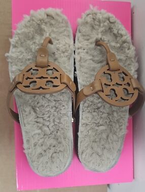 Tory Burch Tan Leather Logo Thong Slides with Cream Faux Fur Footbed